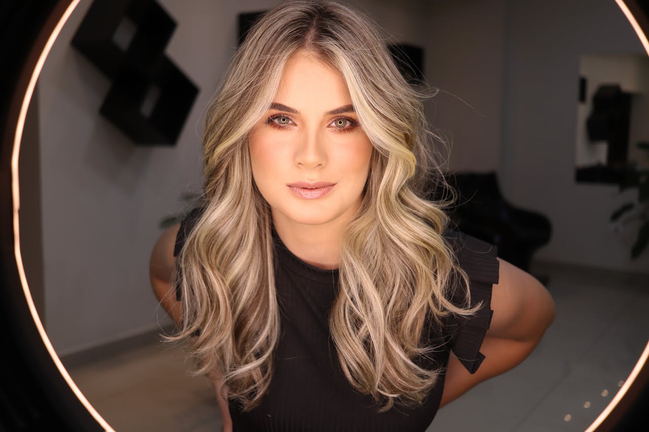 Mastering the First Impression: Your intriguing post title goes here Close-up portrait of a blonde woman with stylish makeup and elegant curls, looking confidently into the camera.